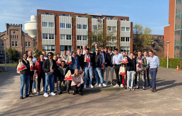 Studenten Nimeto krijgen rondleiding op GWL-terrein